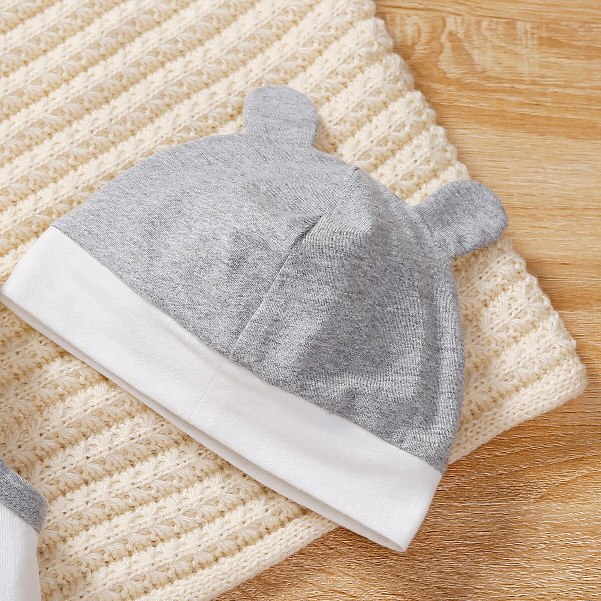 Achetez l'Ensemble Barboteuse et Bonnet pour Bébé - Imprimé Koala - Confort et Style Assurés!